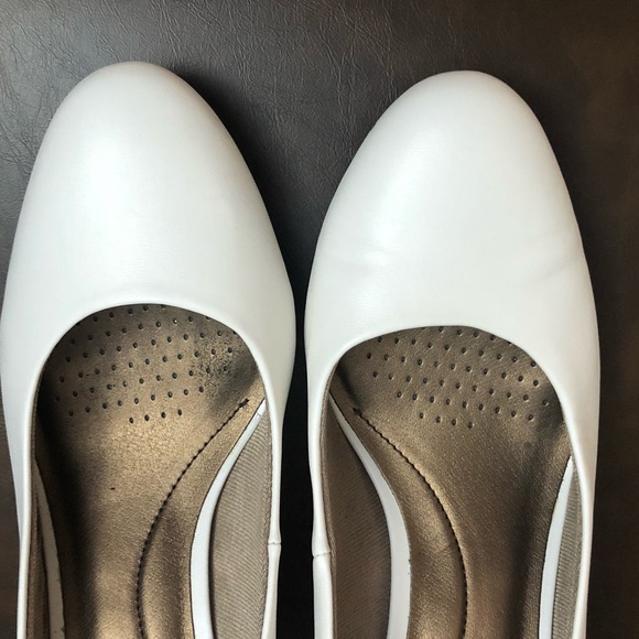 LifeStride Parigi White Pumps Size 12 - Picture 6 of 8
